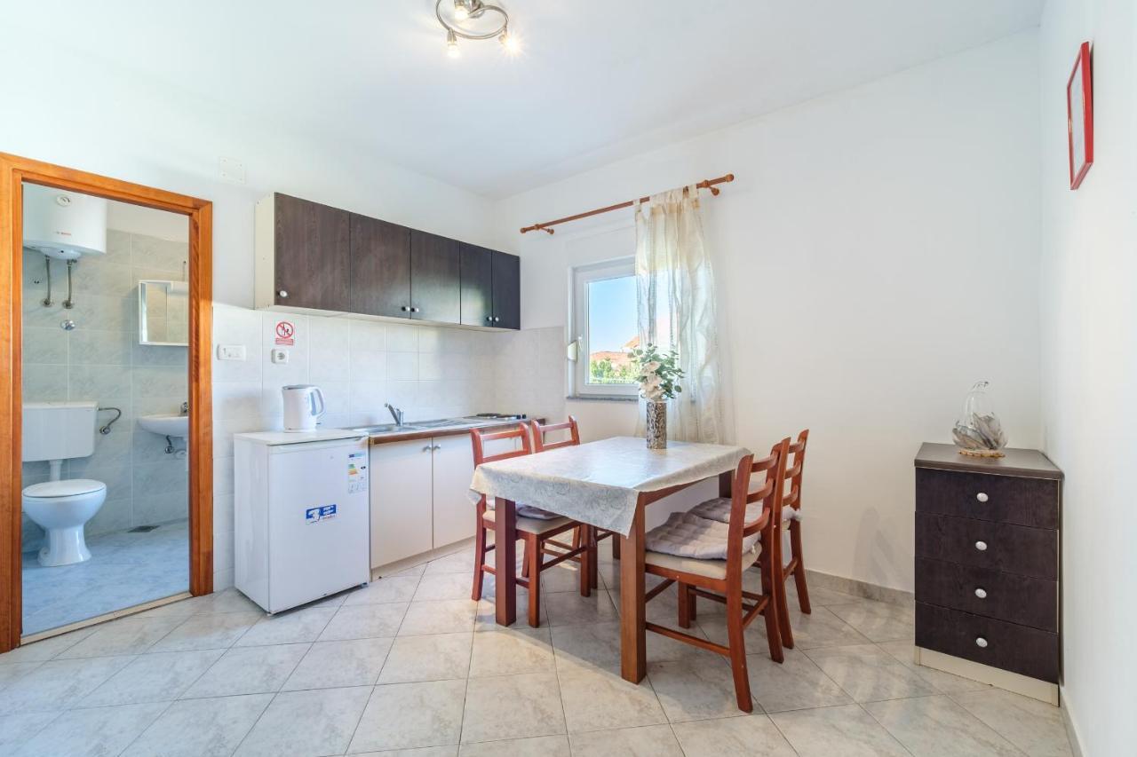 Beach Paradise Apartments Подстрана Экстерьер фото